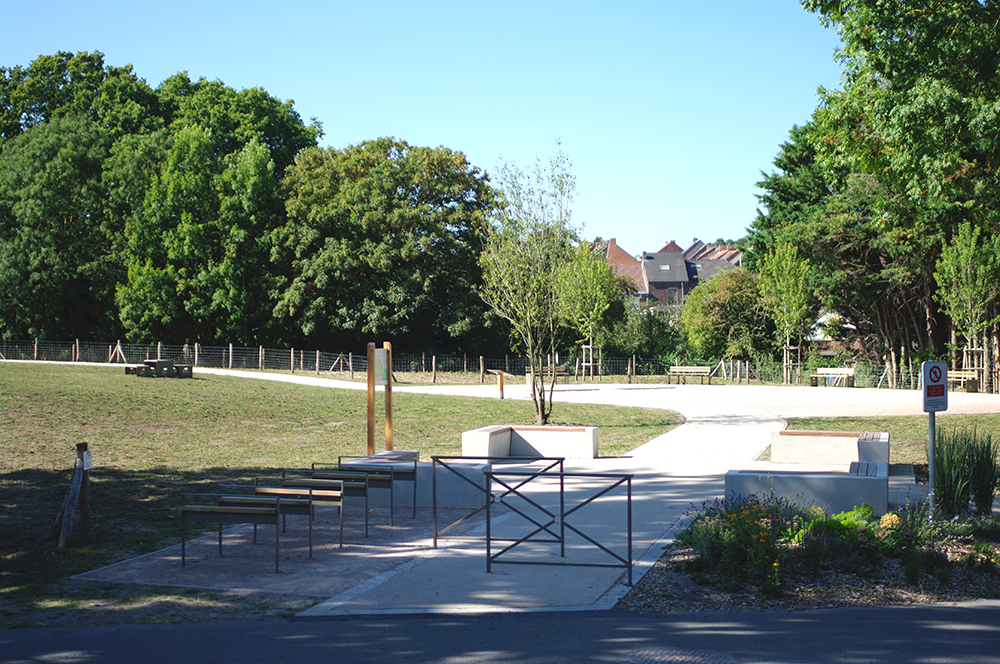 AMENAGEMENT DU PARC URBAIN PLANTIS JACQUETTE A DOUR par arpayge paysagiste en wallonie