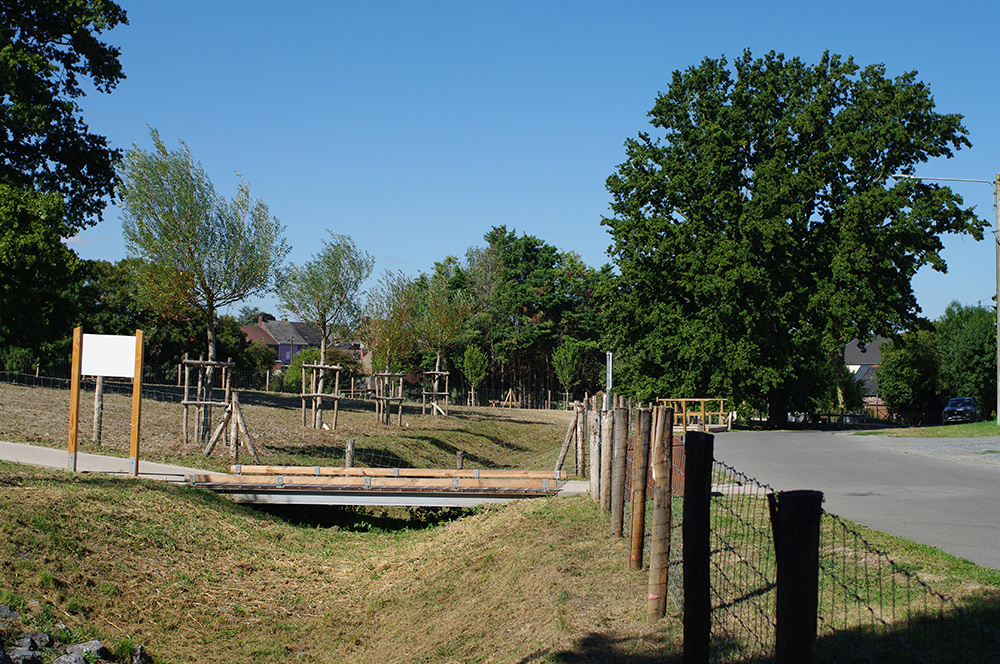 AMENAGEMENT DU PARC URBAIN PLANTIS JACQUETTE A DOUR par arpayge paysagiste en wallonie